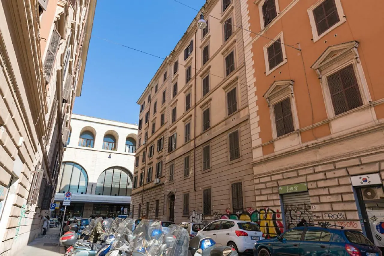 Roma Enrico Guesthouse Italy