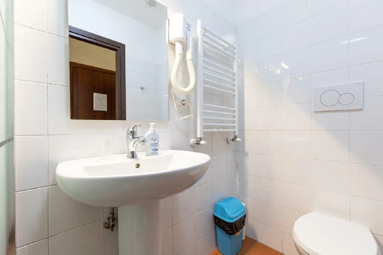 Roma Enrico Guesthouse Италия
